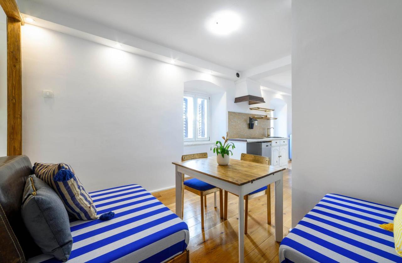 On The Rock Apartments Шибеник Экстерьер фото