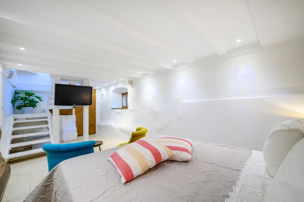 On The Rock Apartments Шибеник Экстерьер фото
